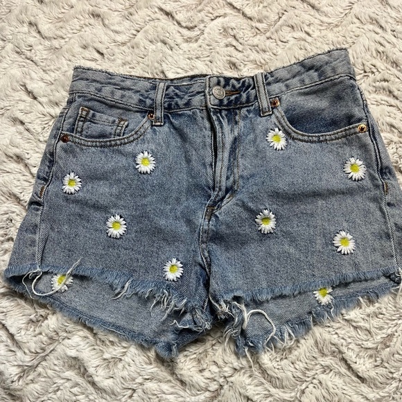 S.O.N.G. Pants - SONG  High Rise Embroidered Denim Shorts Boho Summer Beach 
Size 3/26